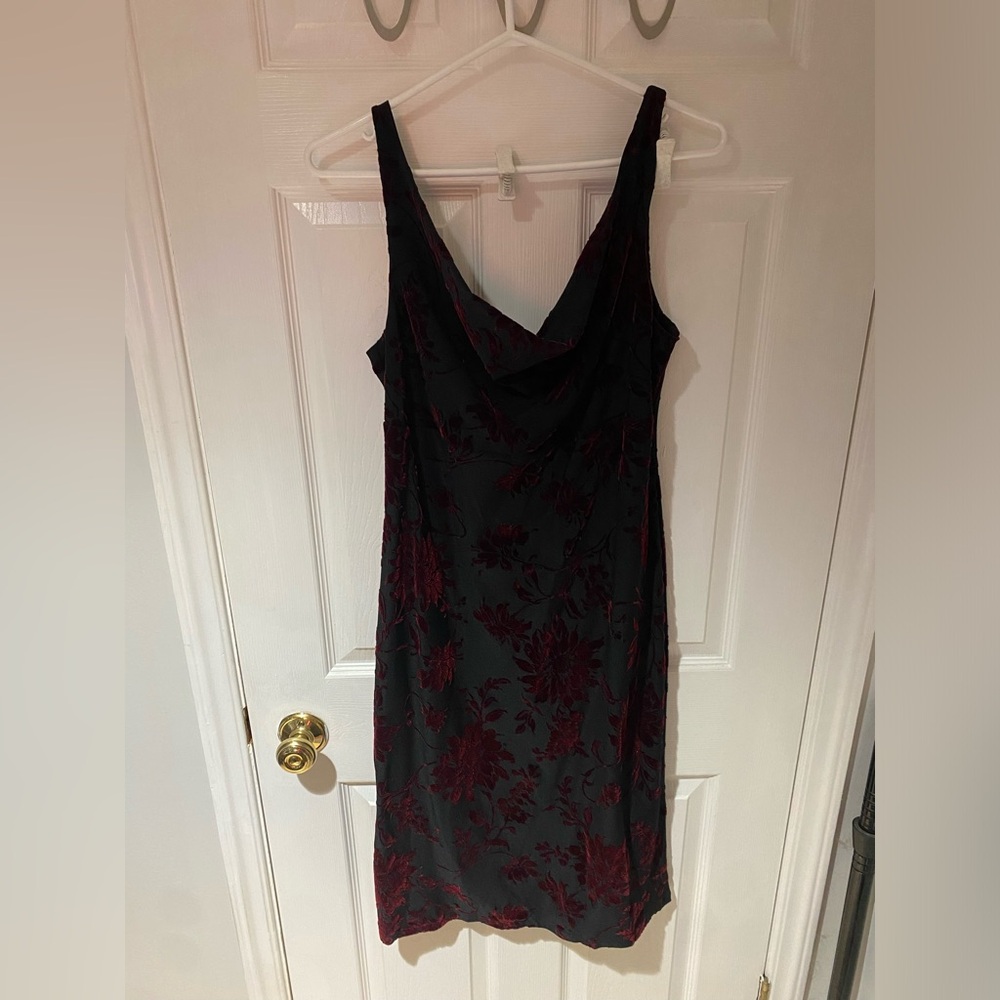 Smartset black with red velvet flowers size large